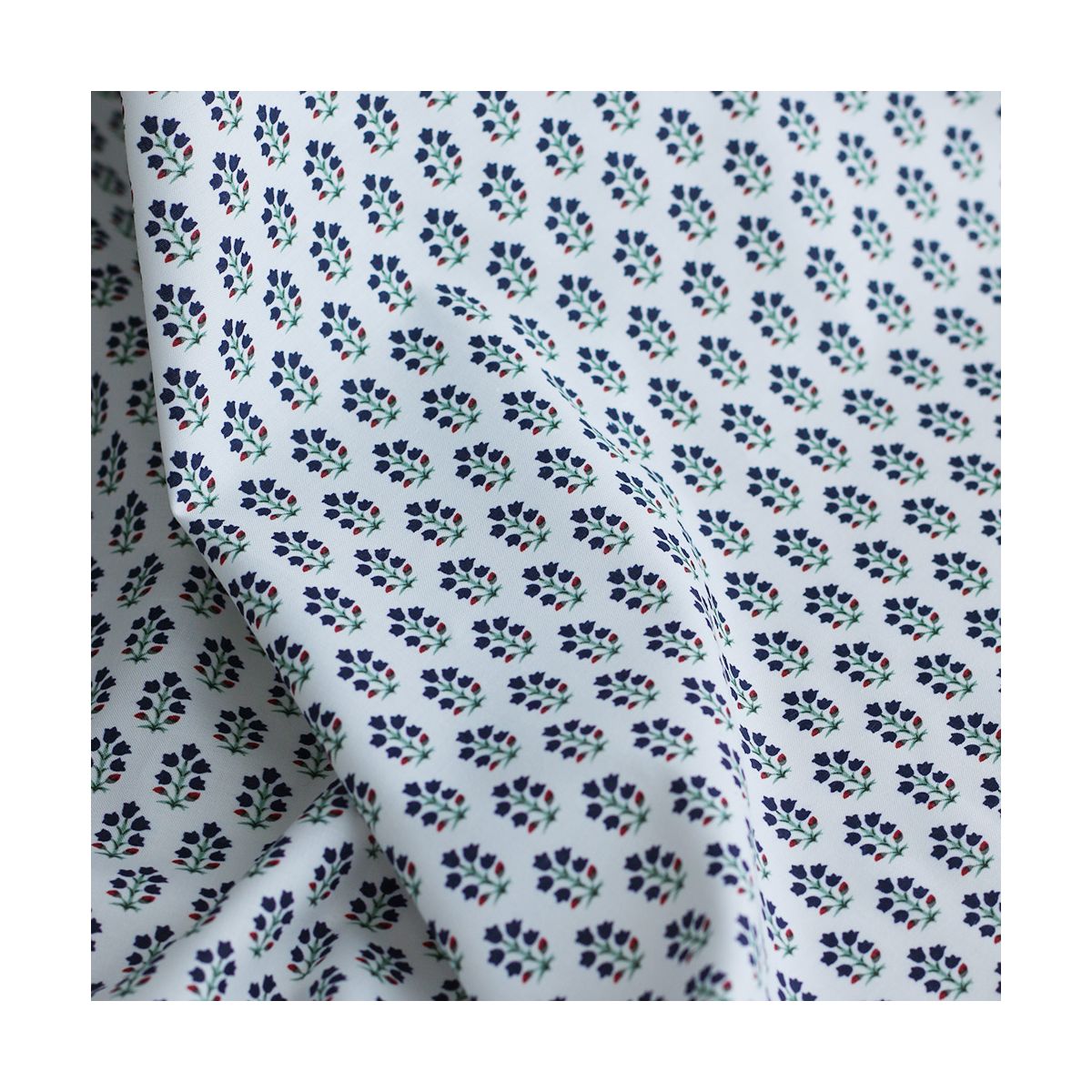 copy of Scarlett - Popeline douce coton organique fond ivoire fleuri bleu copy of Scarlett - Popeline douce coton organique fond ivoire fleuri bleu