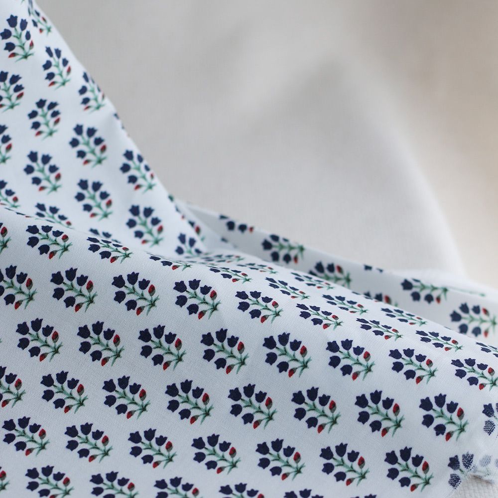 copy of Scarlett - Popeline douce coton organique fond ivoire fleuri bleu