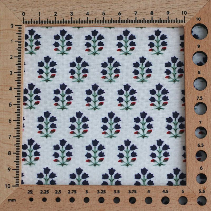 copy of Scarlett - Popeline douce coton organique fond ivoire fleuri bleu