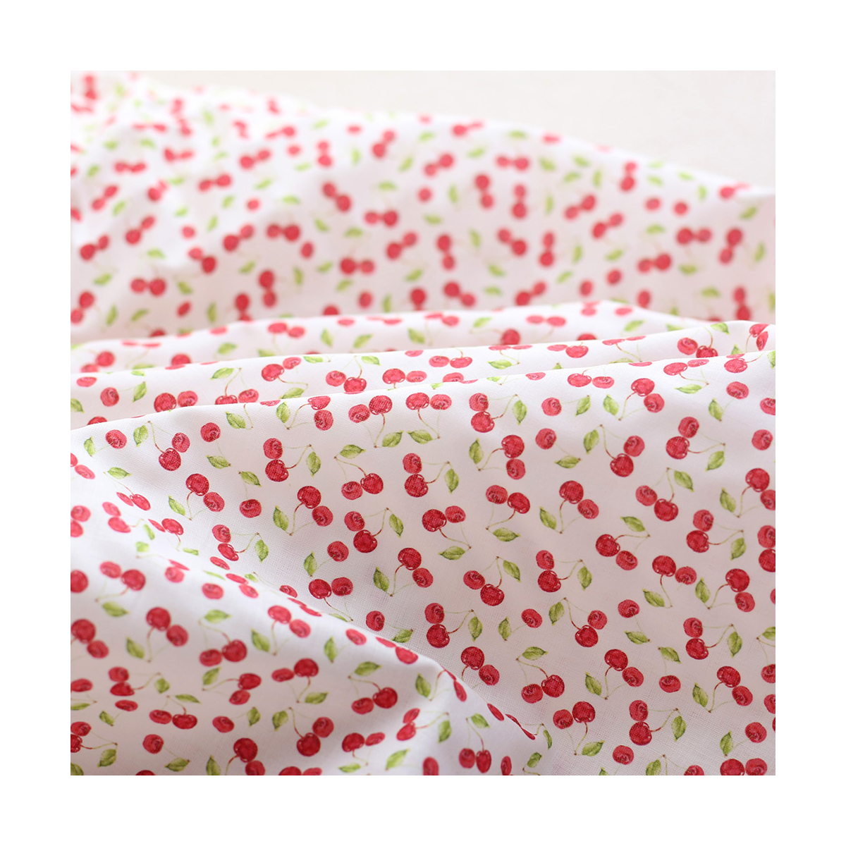 Cerise - Batiste de coton douce à imprimé rouge Cerise - Batiste de coton douce à imprimé rouge