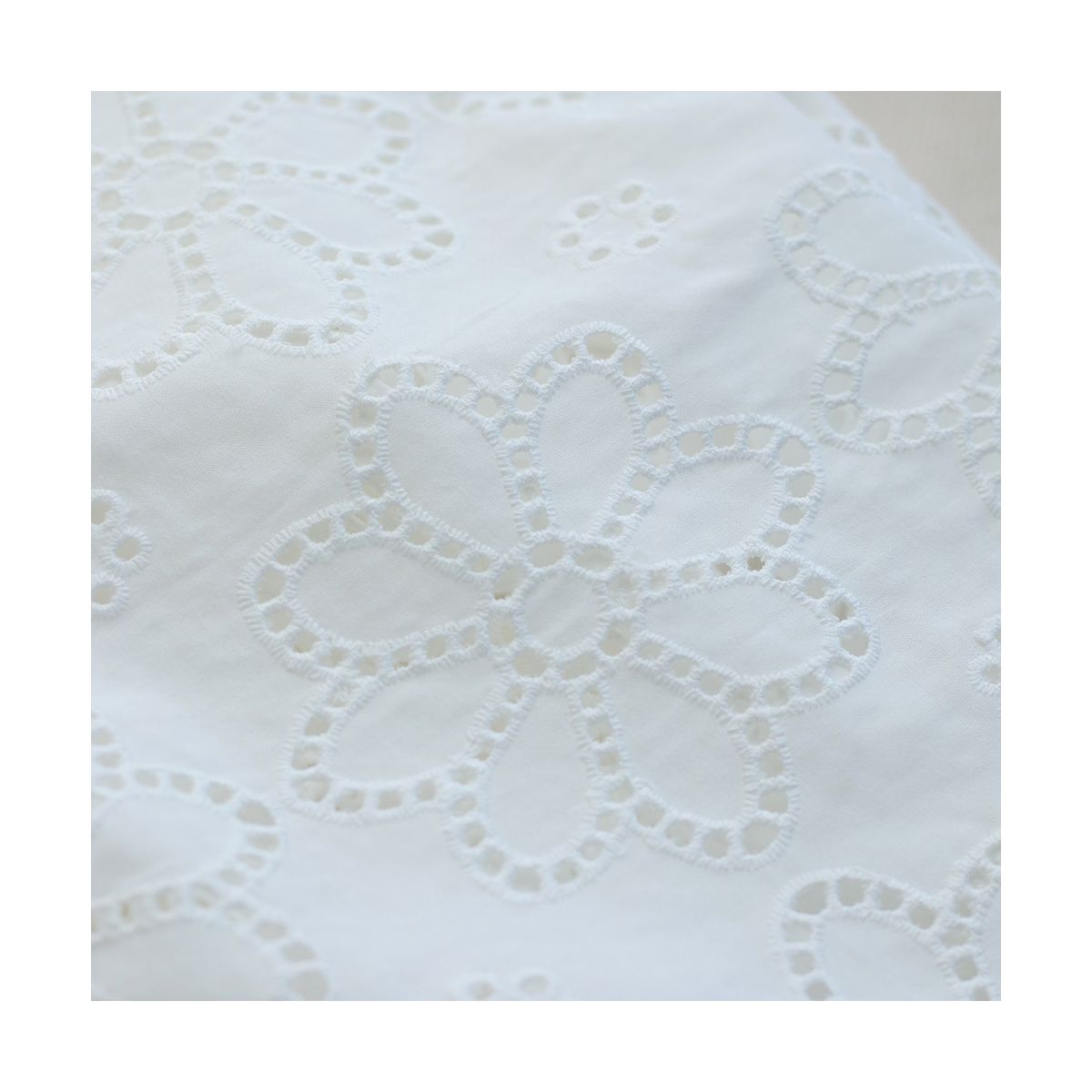 copy of Broderie anglaise plumetis de coton coloris blanc copy of Broderie anglaise plumetis de coton coloris blanc
