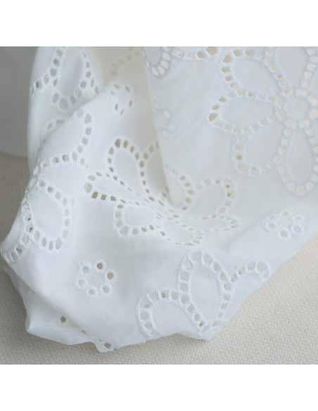 copy of Broderie anglaise plumetis de coton coloris blanc