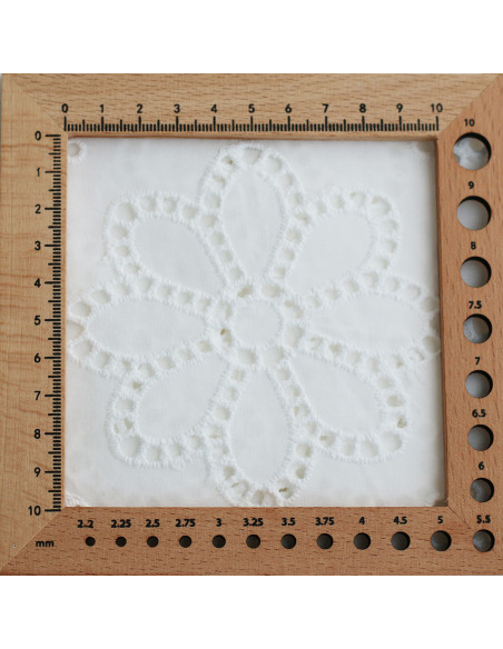 copy of Broderie anglaise plumetis de coton coloris blanc