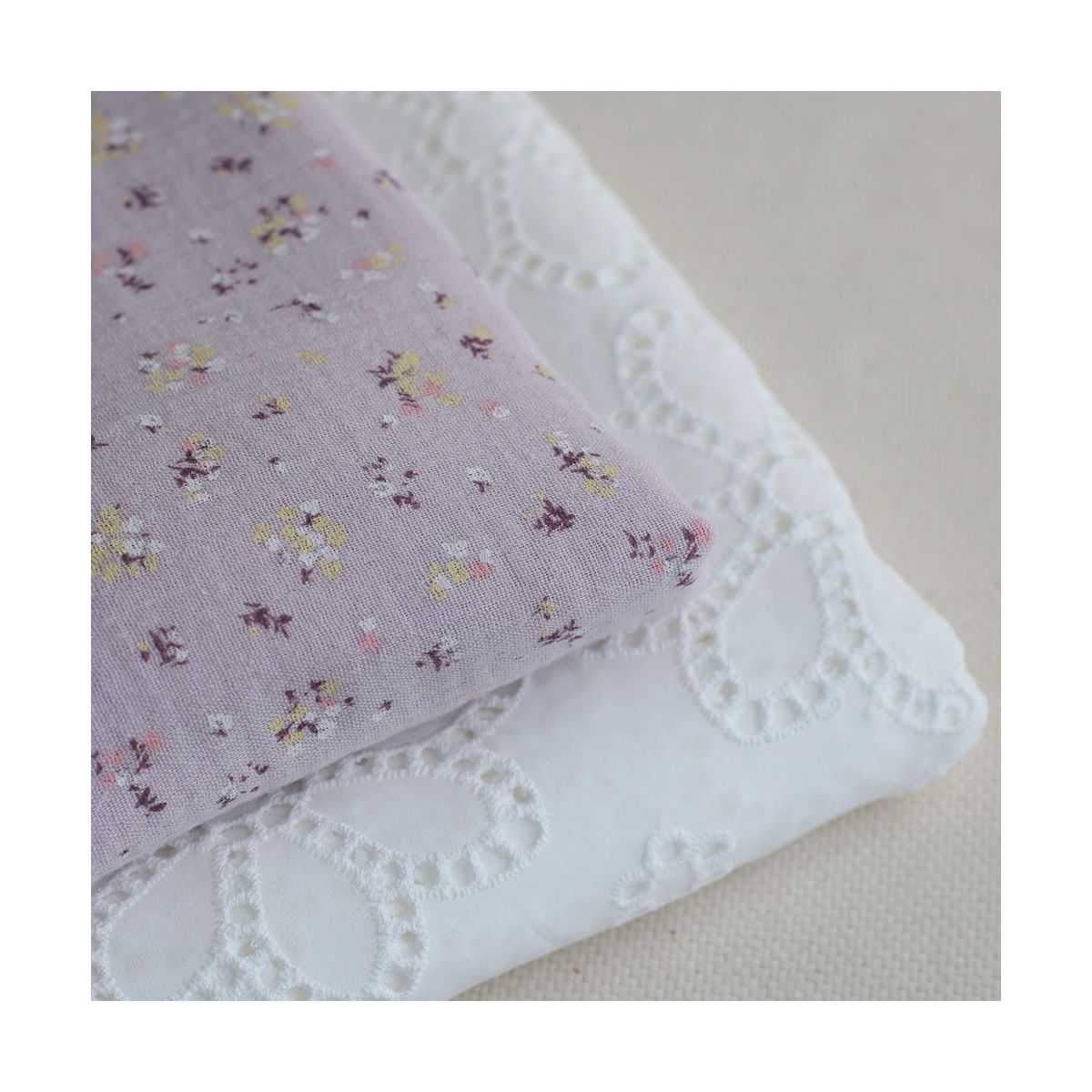 copy of Solea - Double gaze de coton coloris fond jaune pastel motif soleil copy of Solea - Double gaze de coton coloris fond jaune pastel motif soleil