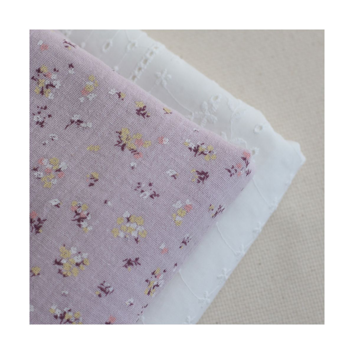 copy of Solea - Double gaze de coton coloris fond jaune pastel motif soleil copy of Solea - Double gaze de coton coloris fond jaune pastel motif soleil