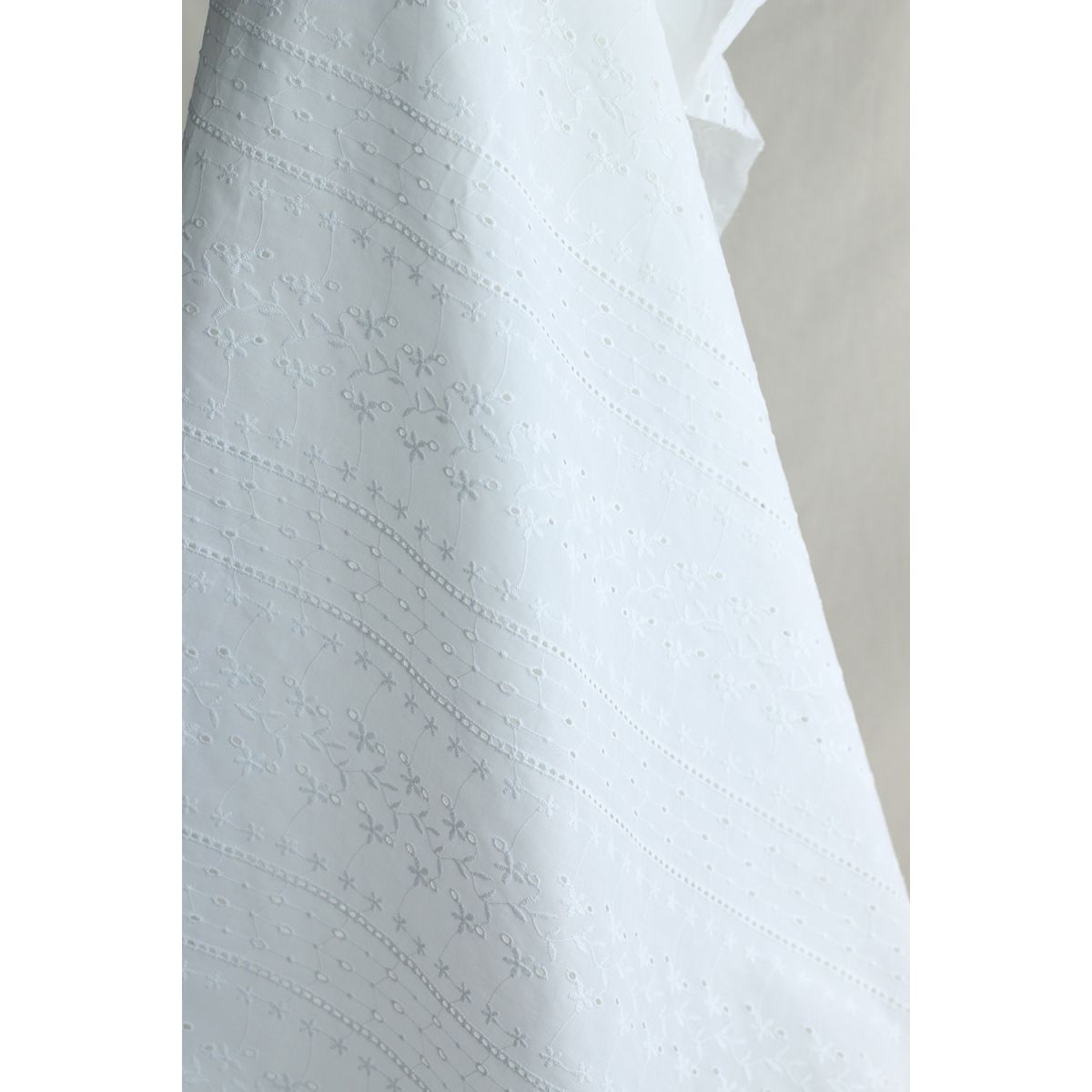 copy of Broderie anglaise plumetis de coton coloris blanc