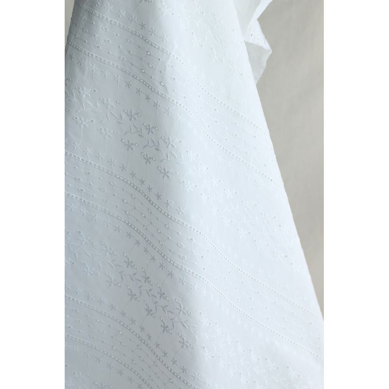 copy of Broderie anglaise plumetis de coton coloris blanc