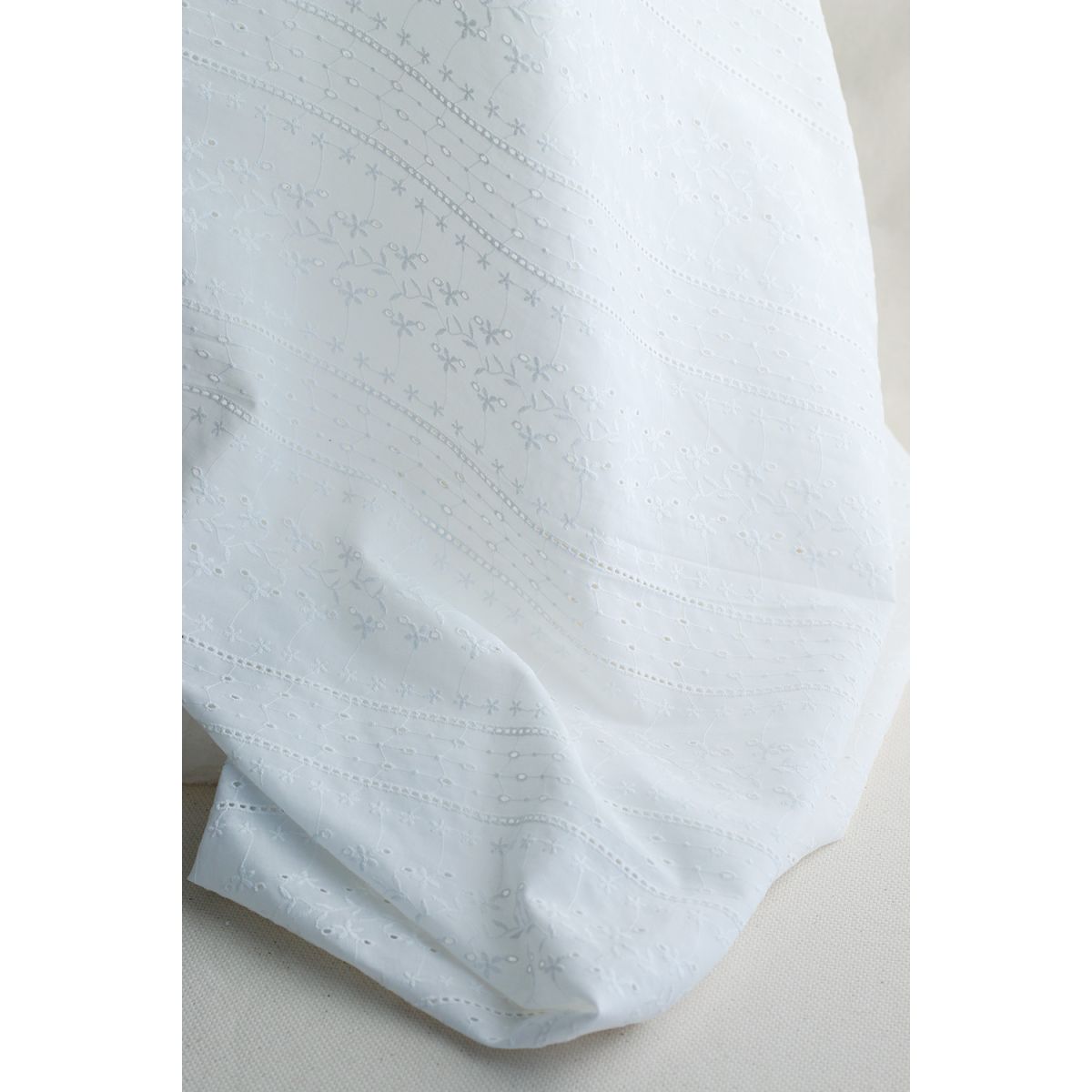 copy of Broderie anglaise plumetis de coton coloris blanc