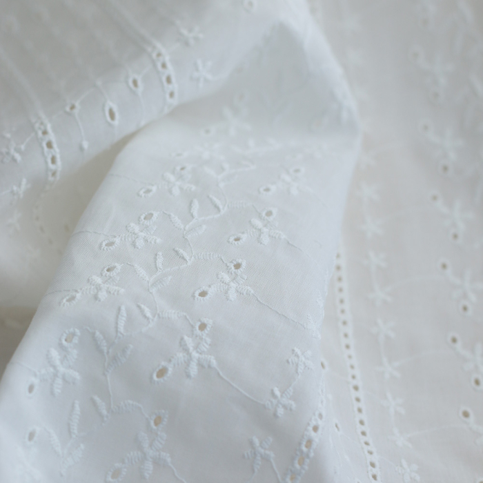copy of Broderie anglaise plumetis de coton coloris blanc