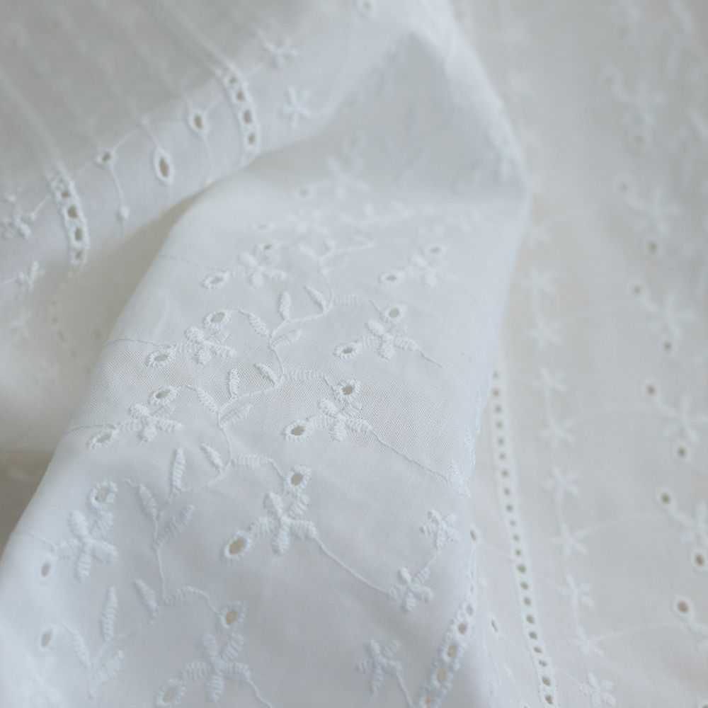 copy of Broderie anglaise plumetis de coton coloris blanc