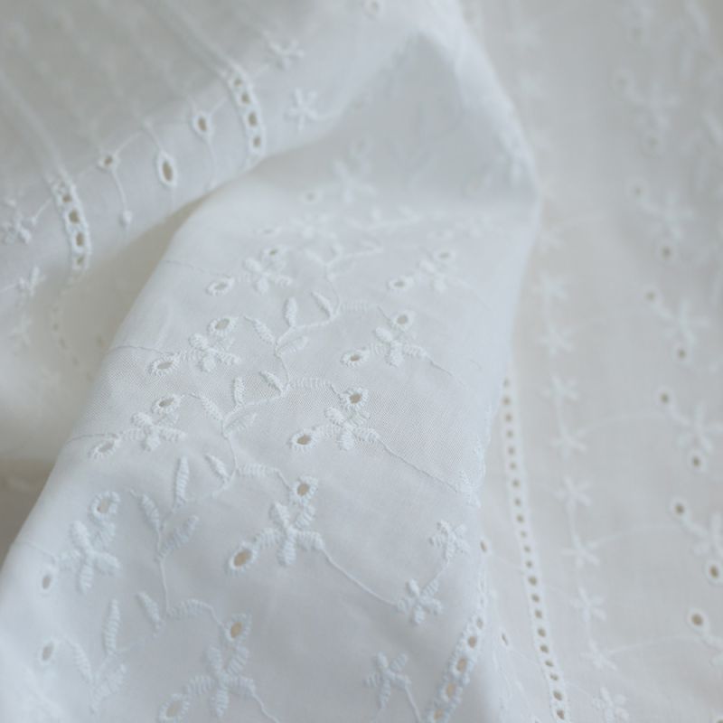 copy of Broderie anglaise plumetis de coton coloris blanc