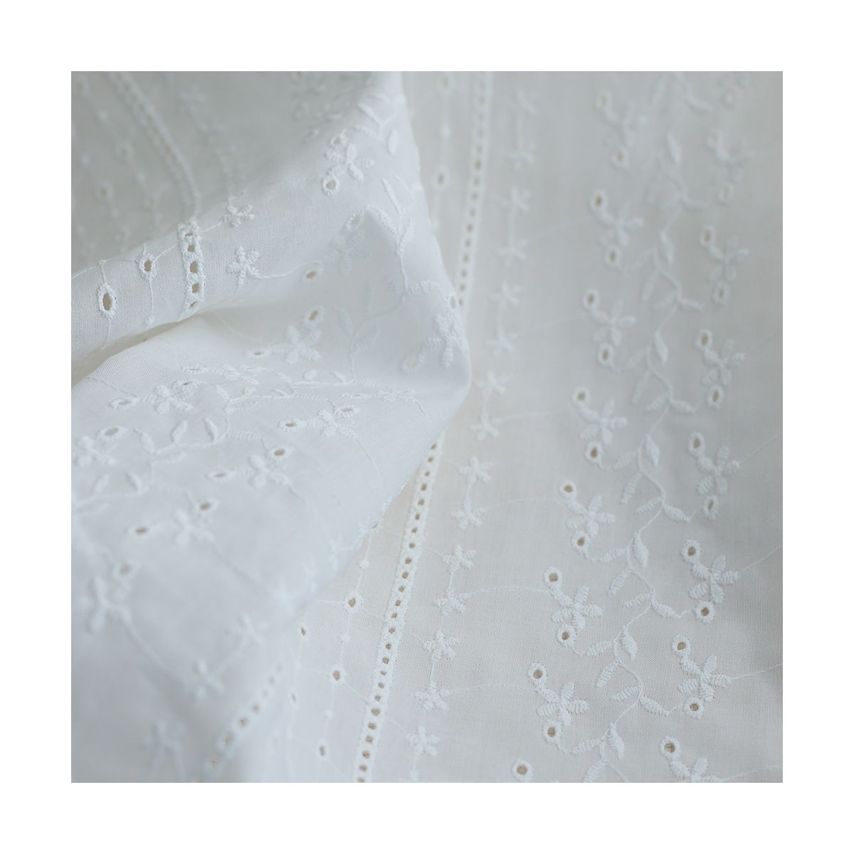 copy of Broderie anglaise plumetis de coton coloris blanc