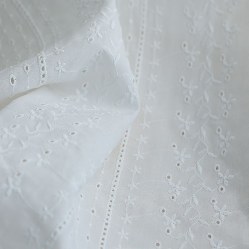 copy of Broderie anglaise plumetis de coton coloris blanc