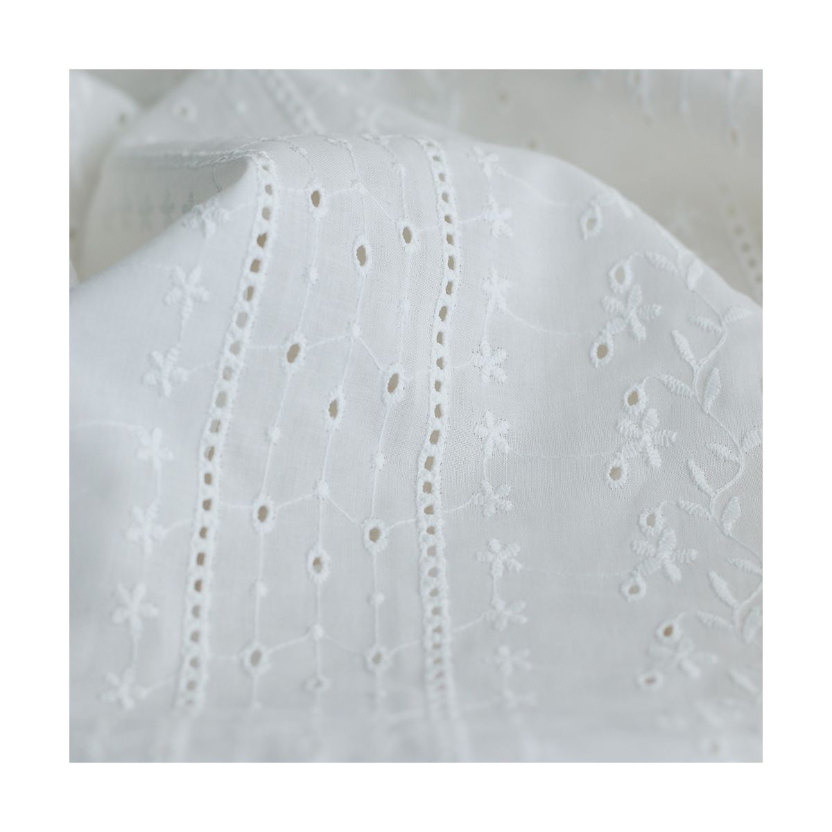 copy of Broderie anglaise plumetis de coton coloris blanc