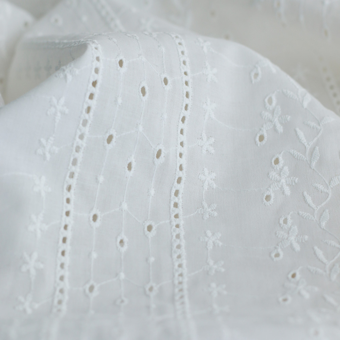 copy of Broderie anglaise plumetis de coton coloris blanc