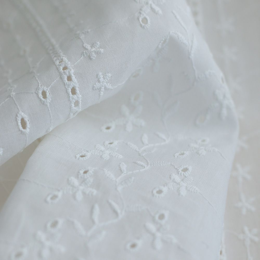 copy of Broderie anglaise plumetis de coton coloris blanc
