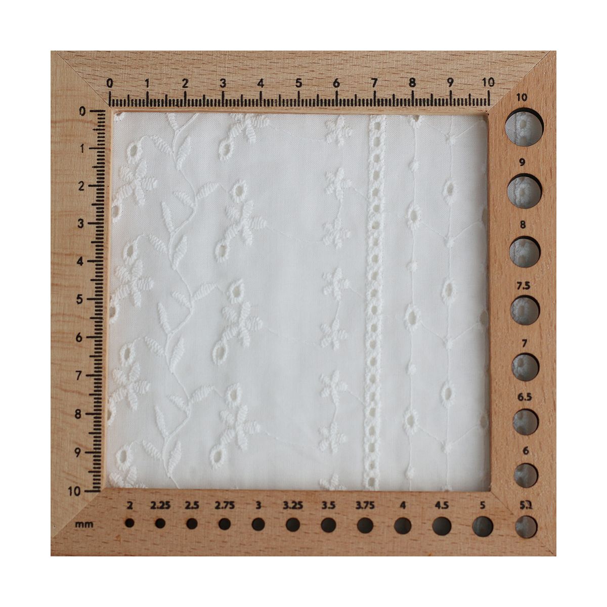 copy of Broderie anglaise plumetis de coton coloris blanc