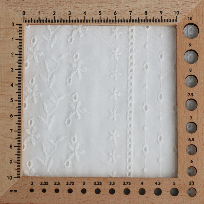 copy of Broderie anglaise plumetis de coton coloris blanc