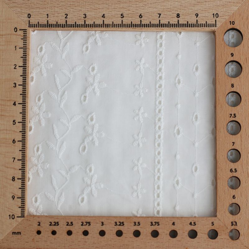 copy of Broderie anglaise plumetis de coton coloris blanc