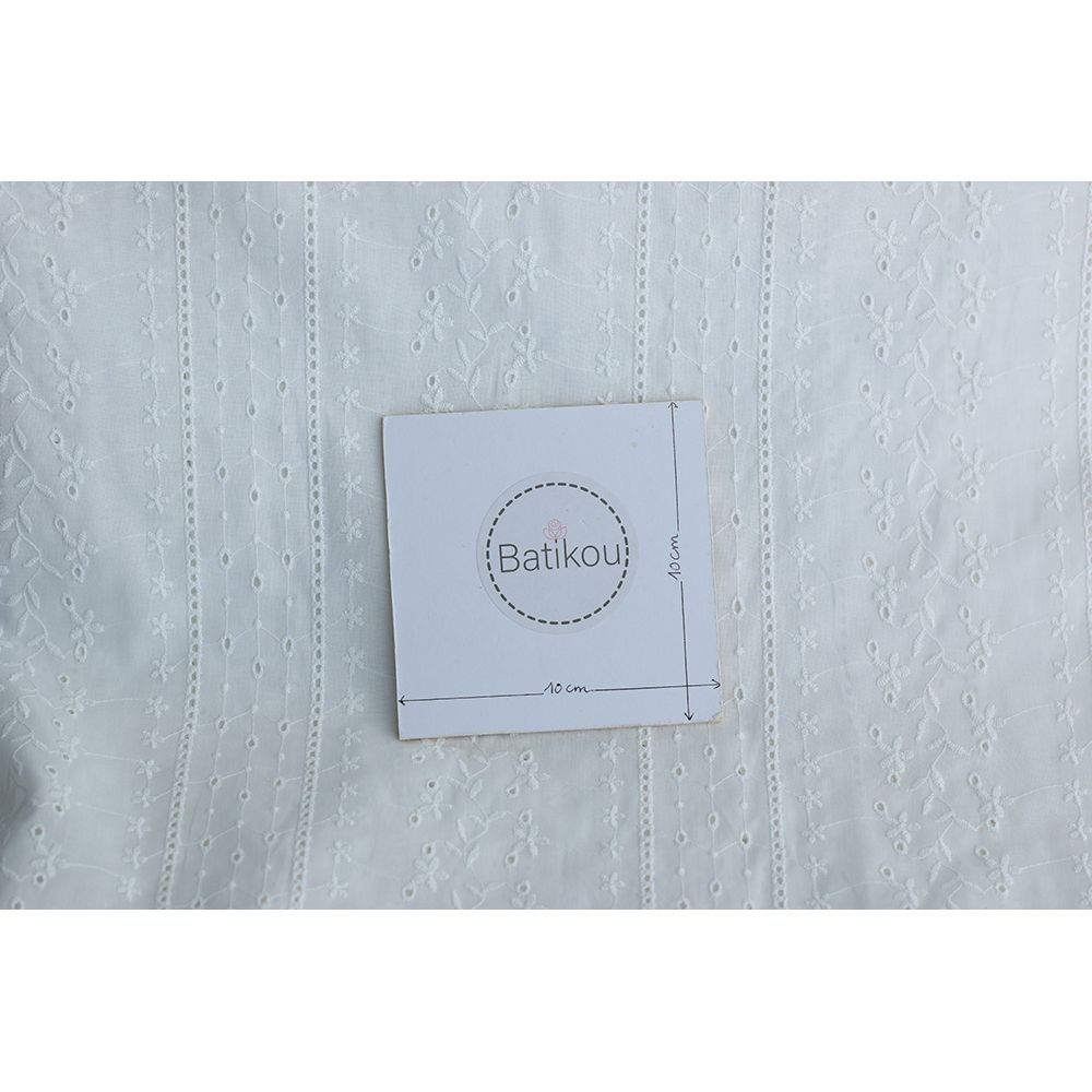 copy of Broderie anglaise plumetis de coton coloris blanc