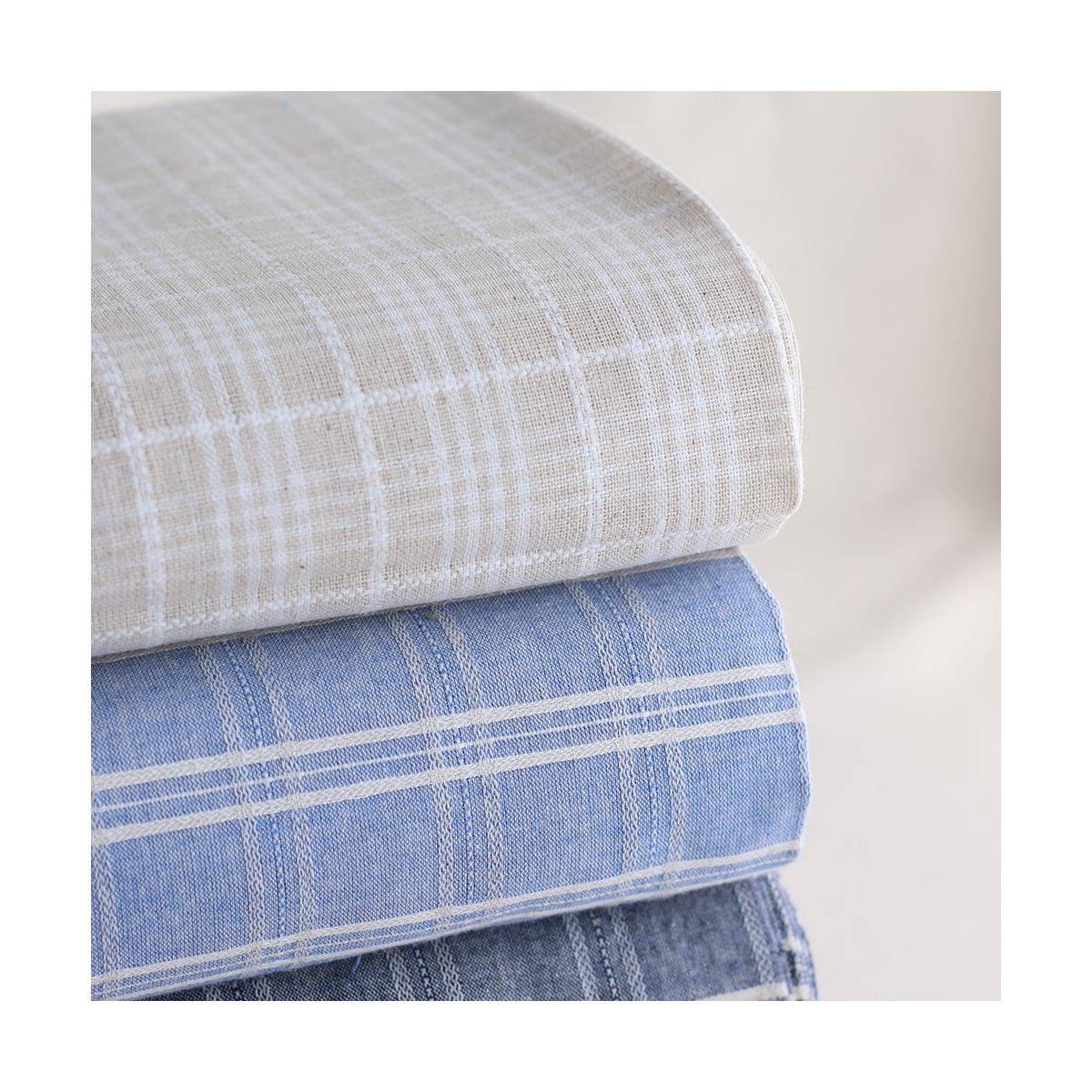 Tissu coton et viscose texturé quadrillage blanc et bleu nuage