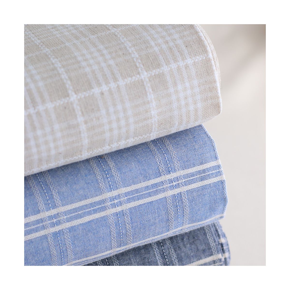 Tissu coton et viscose texturé quadrillage blanc et bleu nuage