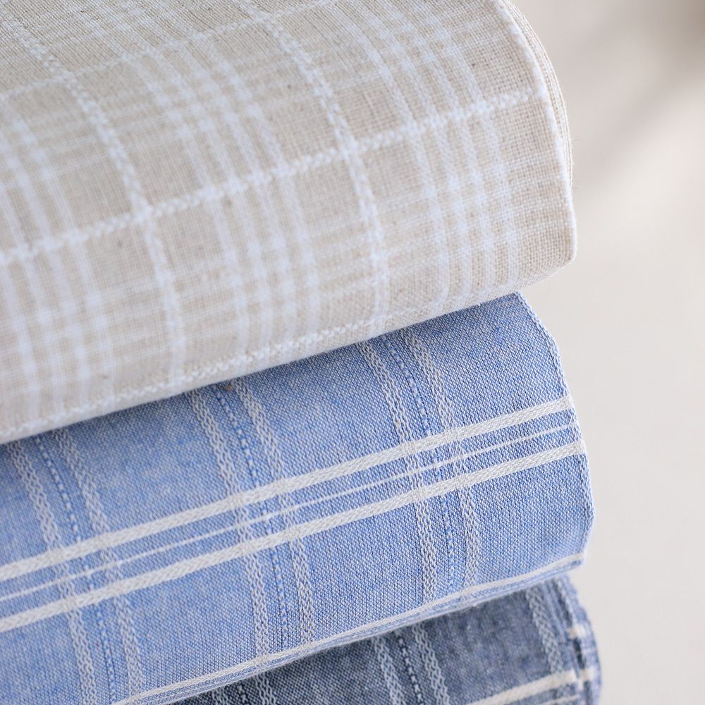 Tissu coton et viscose texturé quadrillage blanc et bleu nuage