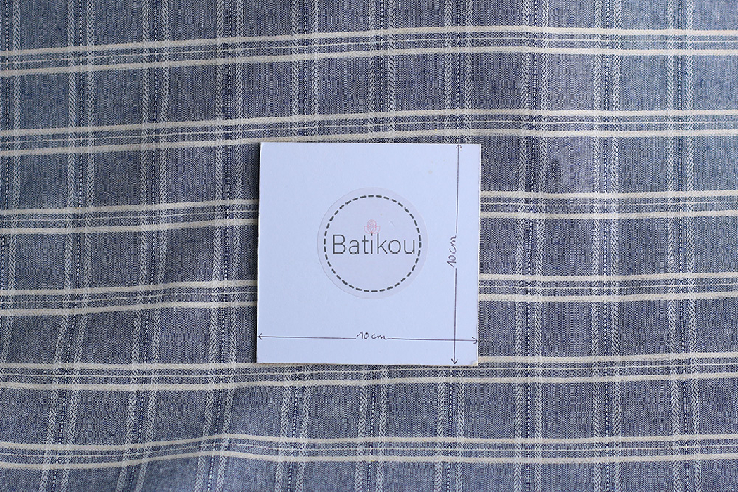 Tissu coton et viscose texturé quadrillage blanc et bleu marine