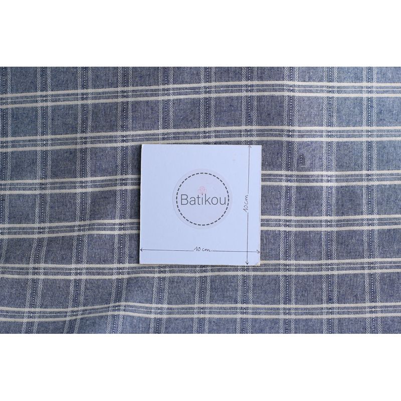 Tissu coton et viscose texturé quadrillage blanc et bleu marine Tissu coton et viscose texturé quadrillage blanc et bleu marine