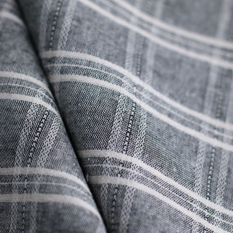 Tissu coton et viscose texturé quadrillage blanc et noir