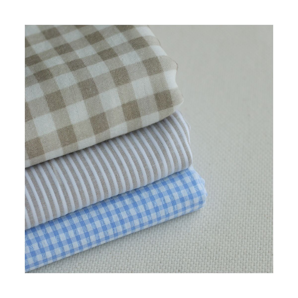 Seersucker / Coton gaufré vichy mini 3mm blanc / bleu frais Seersucker / Coton gaufré vichy mini 3mm blanc / bleu frais