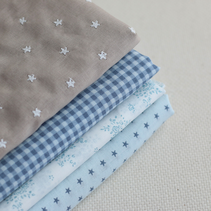 Frou-frou / Batiste de coton imprimé petites étoiles bleu gris