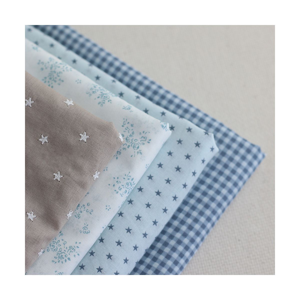 Frou-frou / Batiste de coton imprimé petites étoiles bleu gris