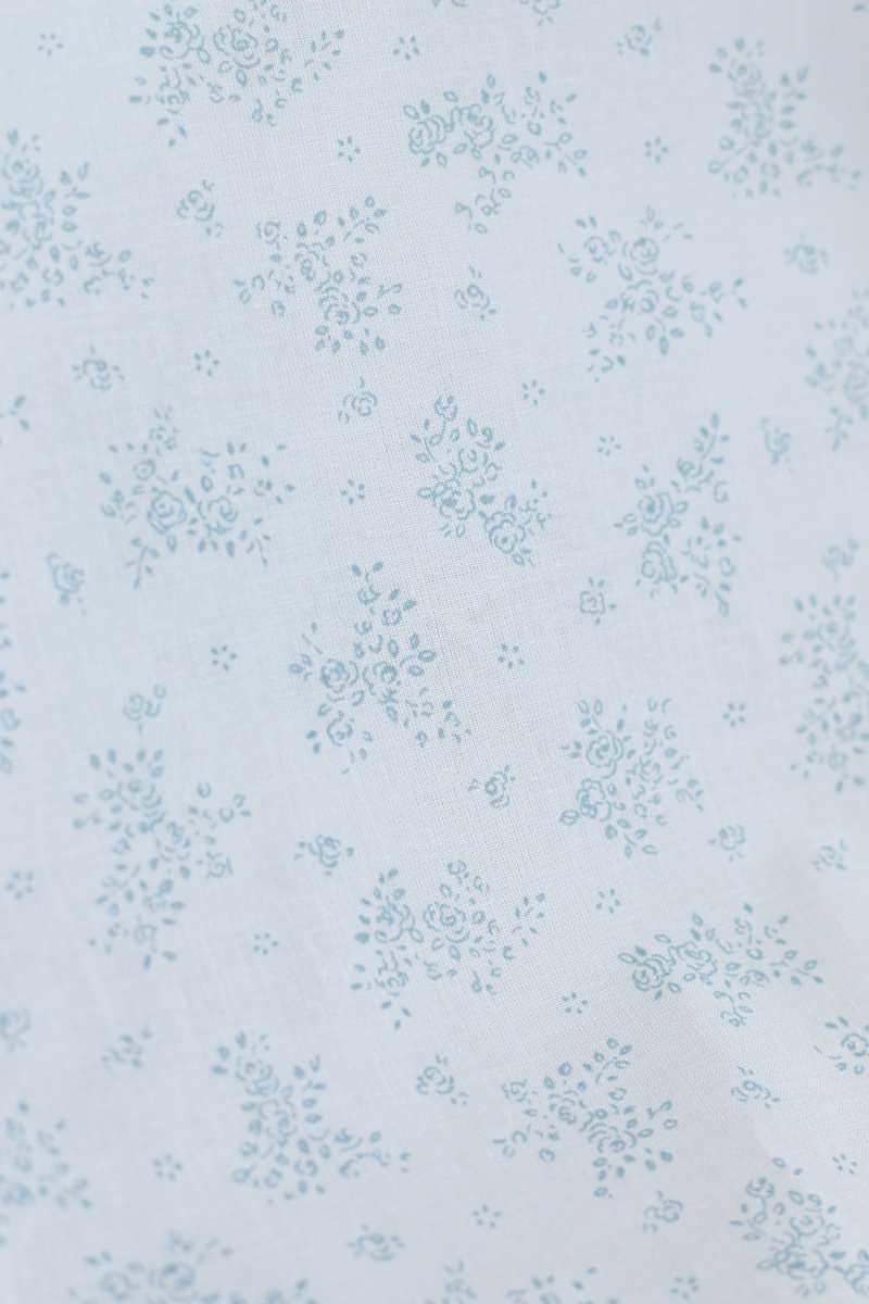 Renée - Batiste de coton douce à imprimé fleuri bleu