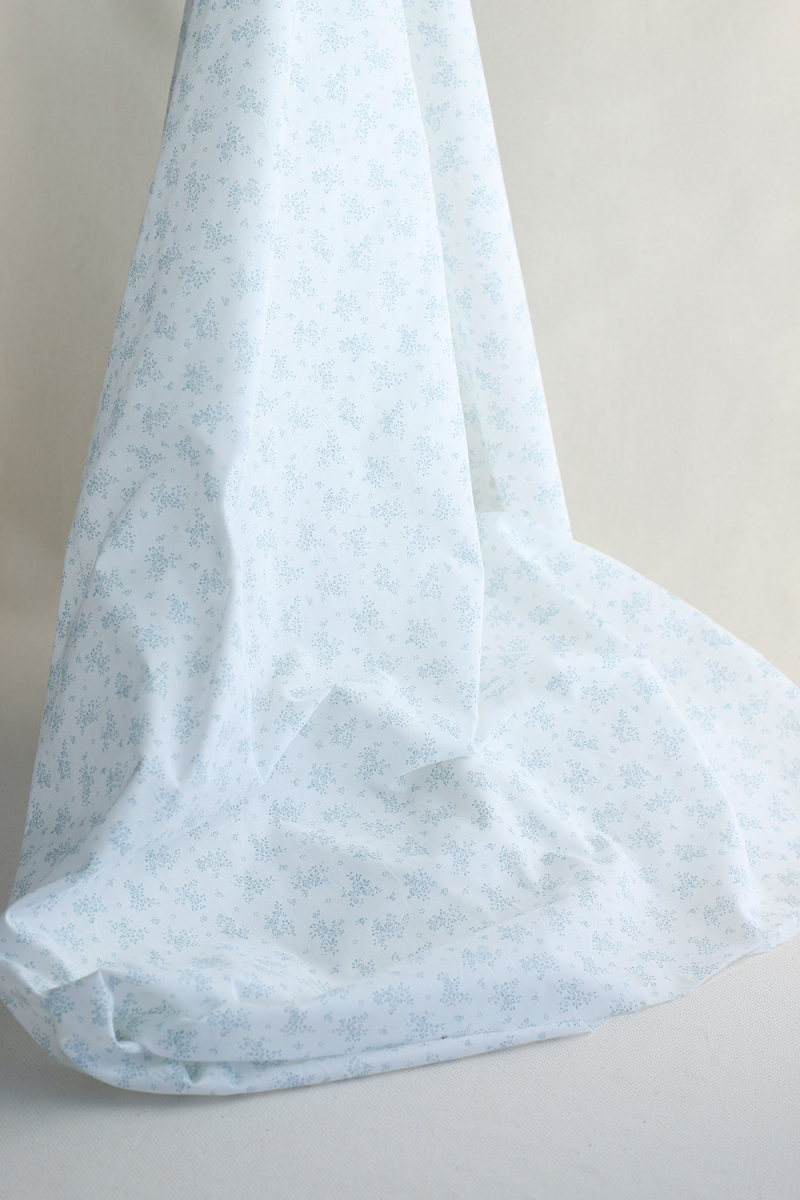 Renée - Batiste de coton douce à imprimé fleuri bleu