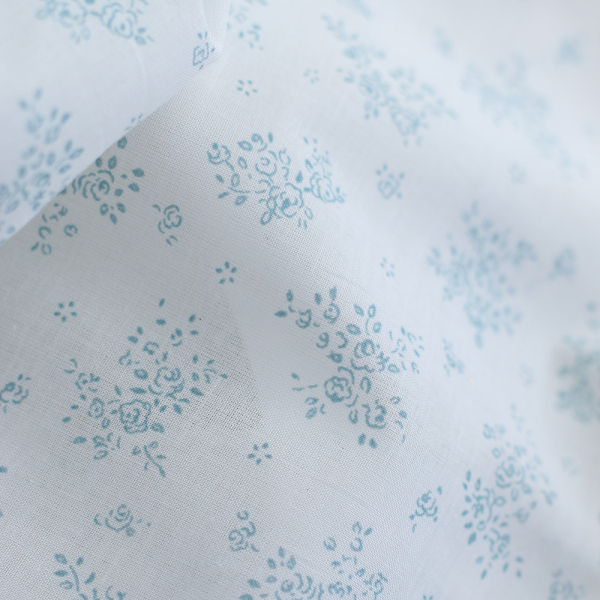 Renée - Batiste de coton douce à imprimé fleuri bleu