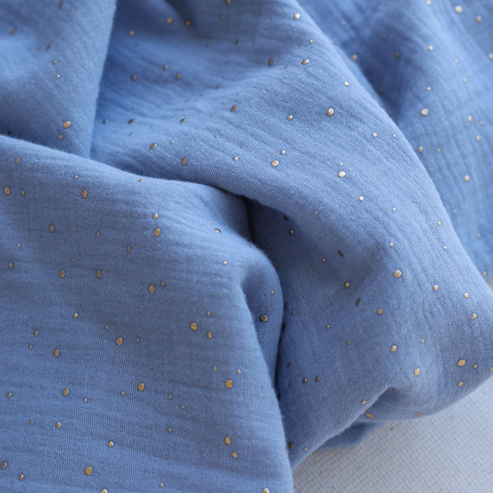 Double gaze de coton pois dorés fond bleu nuage