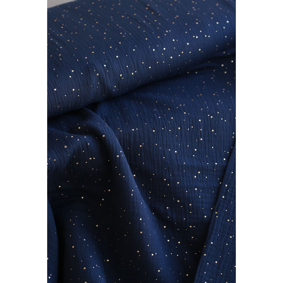 Double gaze de coton pois dorés fond bleu marine