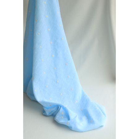 Voile plumetis de coton broderies motif crème coloris bleu ciel Voile plumetis de coton broderies motif crème coloris bleu ciel
