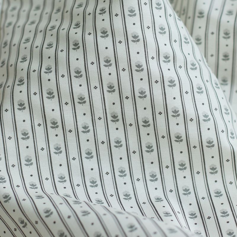 copy of Popeline de coton douce qualité SWEET fond lait motif petits hérissons