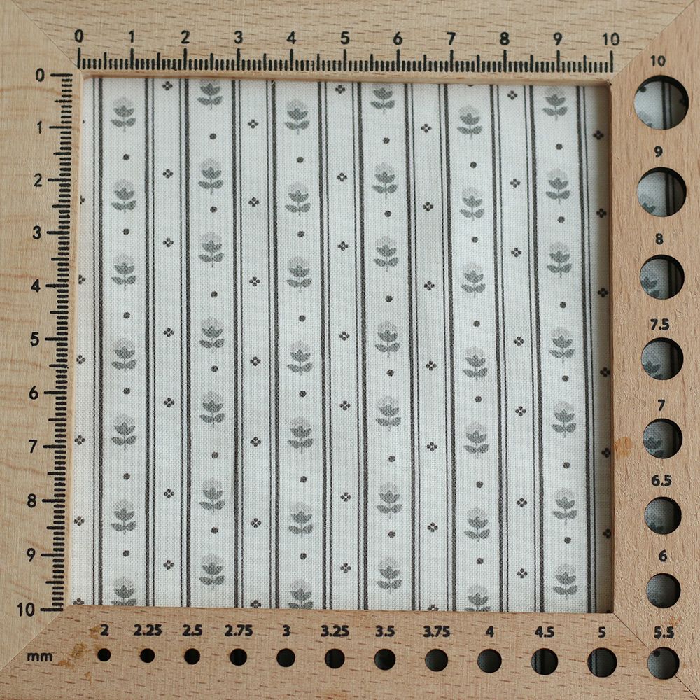 copy of Popeline de coton douce qualité SWEET fond lait motif petits hérissons