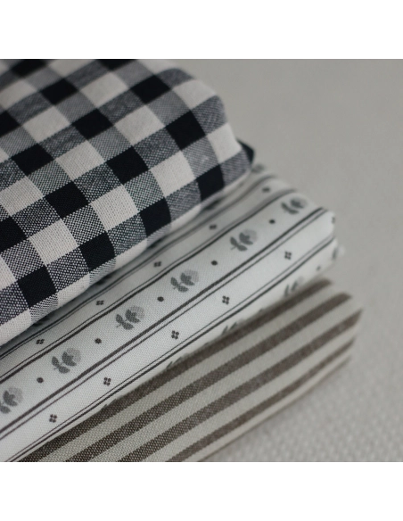 copy of Popeline de coton douce qualité SWEET fond lait motif petits hérissons