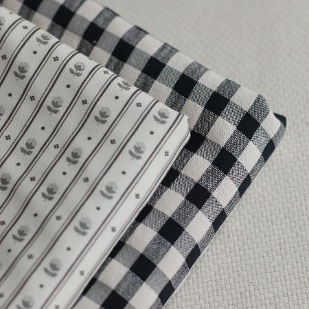 copy of Popeline de coton douce qualité SWEET fond lait motif petits hérissons