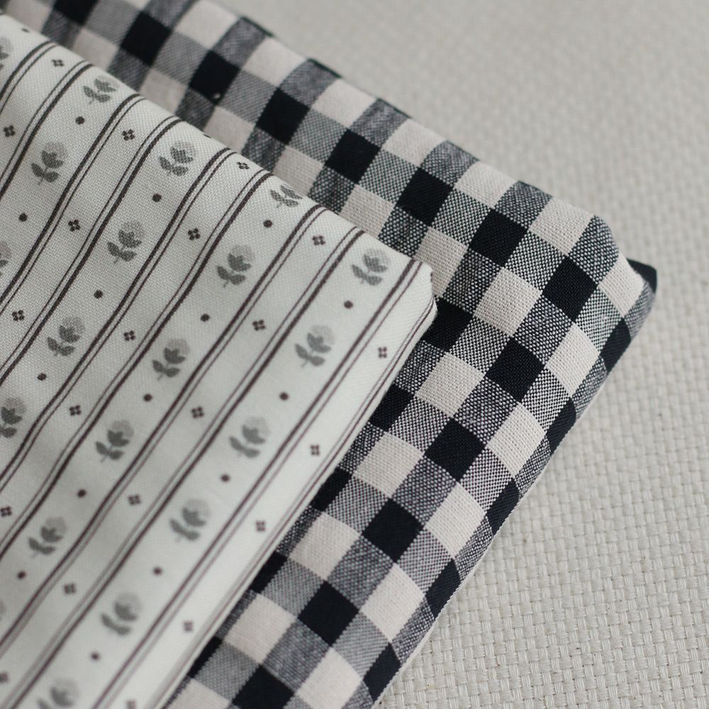 copy of Popeline de coton douce qualité SWEET fond lait motif petits hérissons