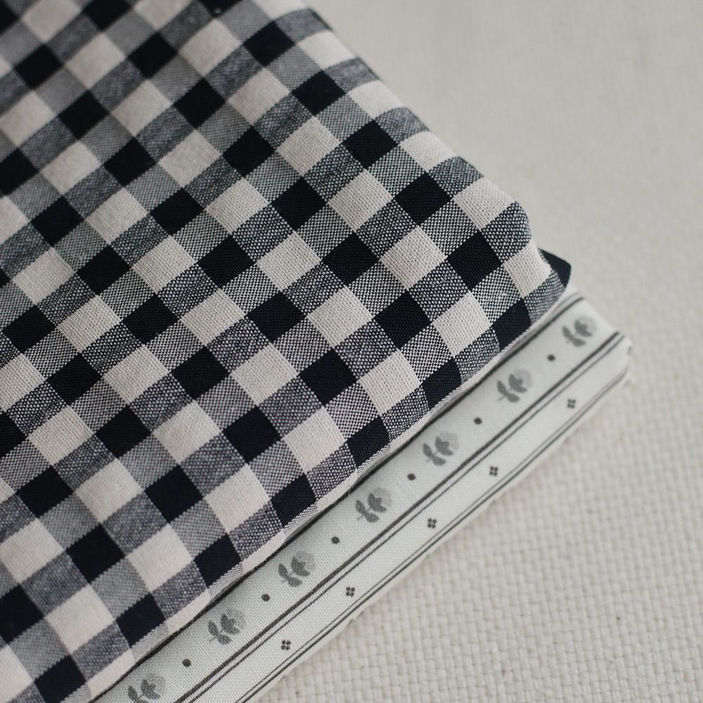 copy of Popeline de coton douce qualité SWEET fond lait motif petits hérissons