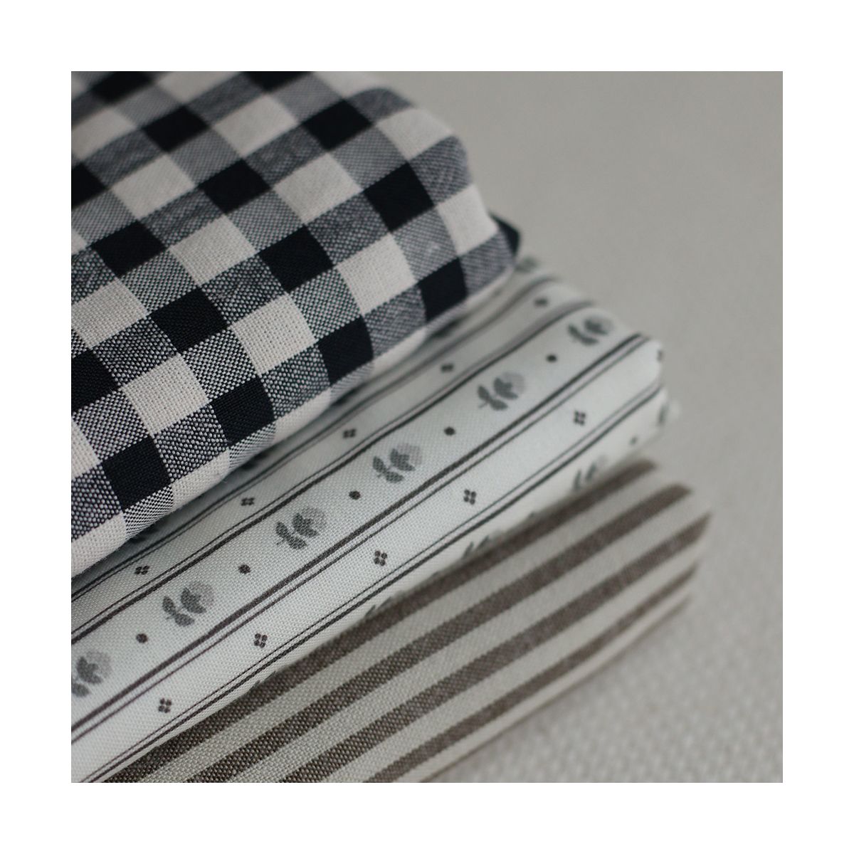 Coton tissé rayures écru et café Coton tissé rayures écru et café