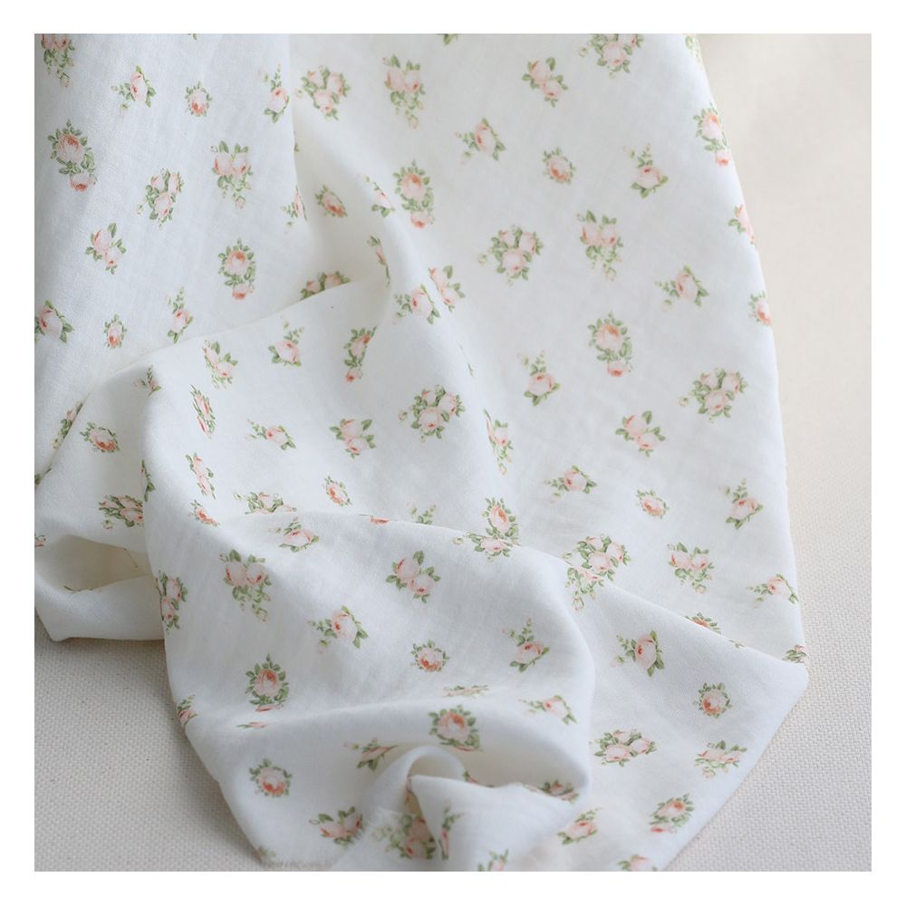 Rosabella - Double gaze de coton BIO blanc motif fleuri pêche