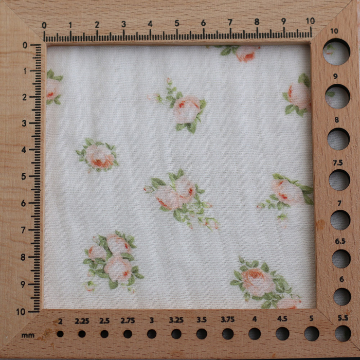 Rosabella - Double gaze de coton BIO blanc motif fleuri pêche