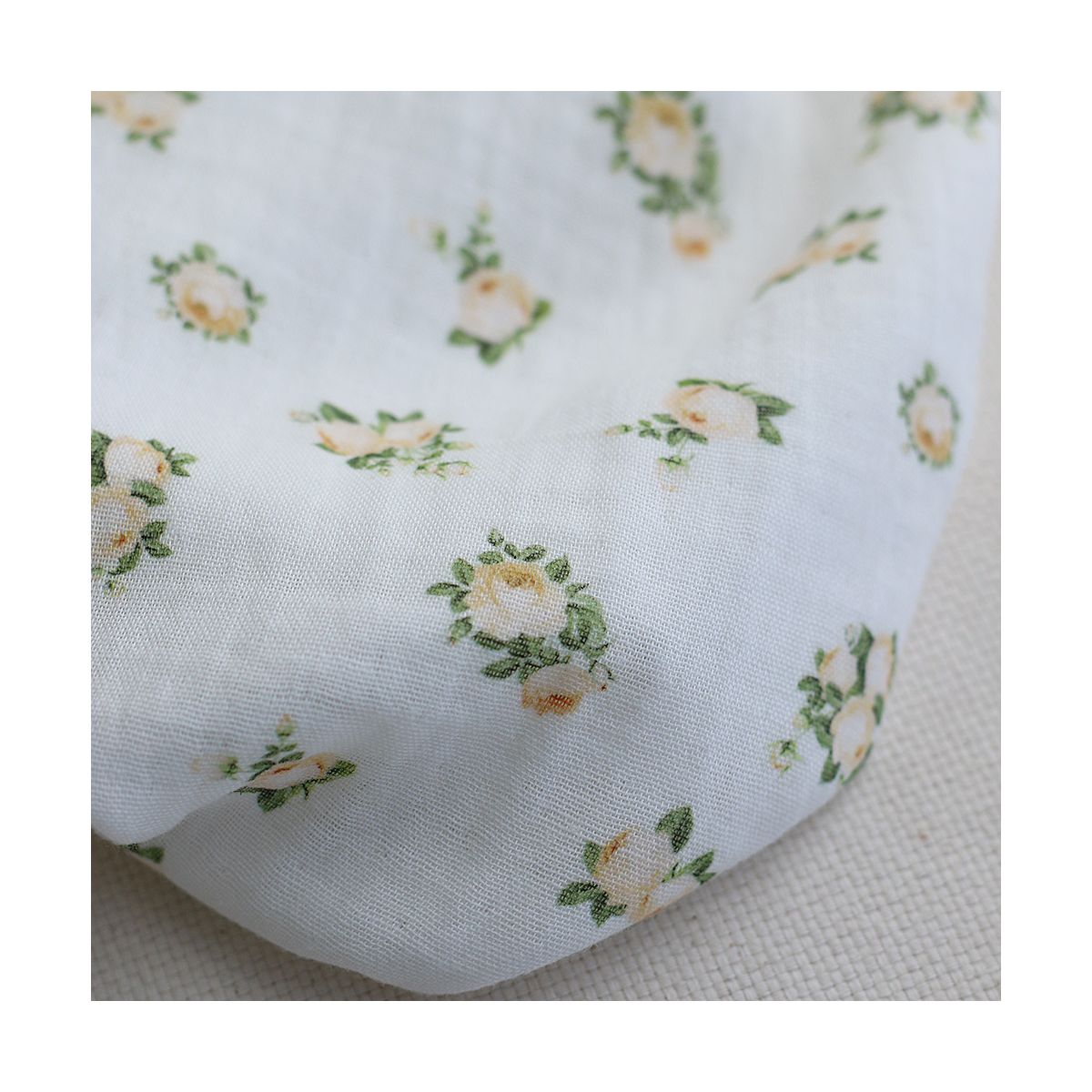 Rosabella - Double gaze de coton BIO blanc motif fleuri vanille Rosabella - Double gaze de coton BIO blanc motif fleuri vanille
