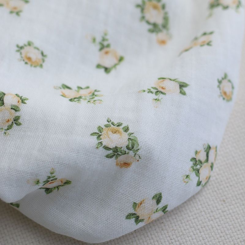 Rosabella - Double gaze de coton BIO blanc motif fleuri vanille